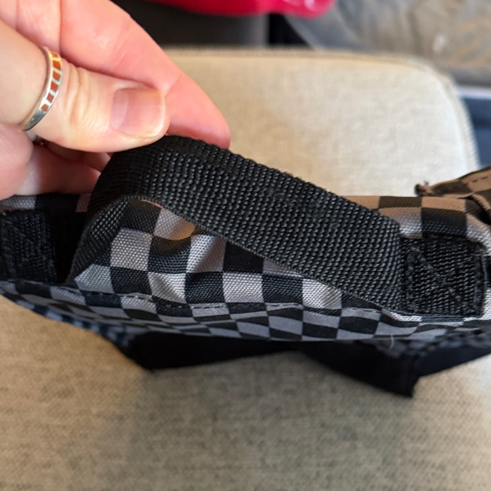 Vans Men's Black and Gray Checkered lunch bag - Picture 3 of 9